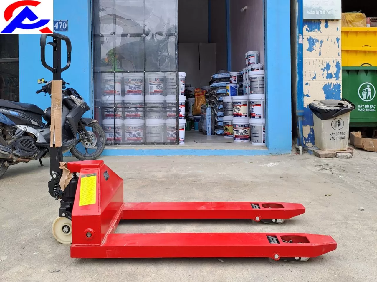 xe nâng tay 5000kg thiết kế dày dặn, chắc chắn