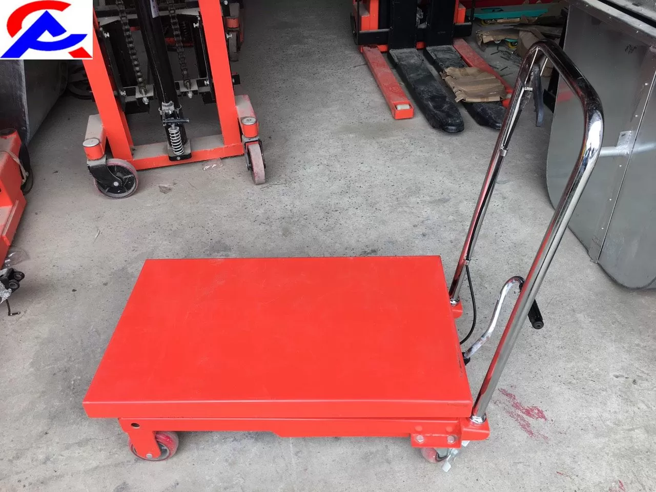 Xe nâng mặt bàn 3000kg nâng hạ dễ dàng