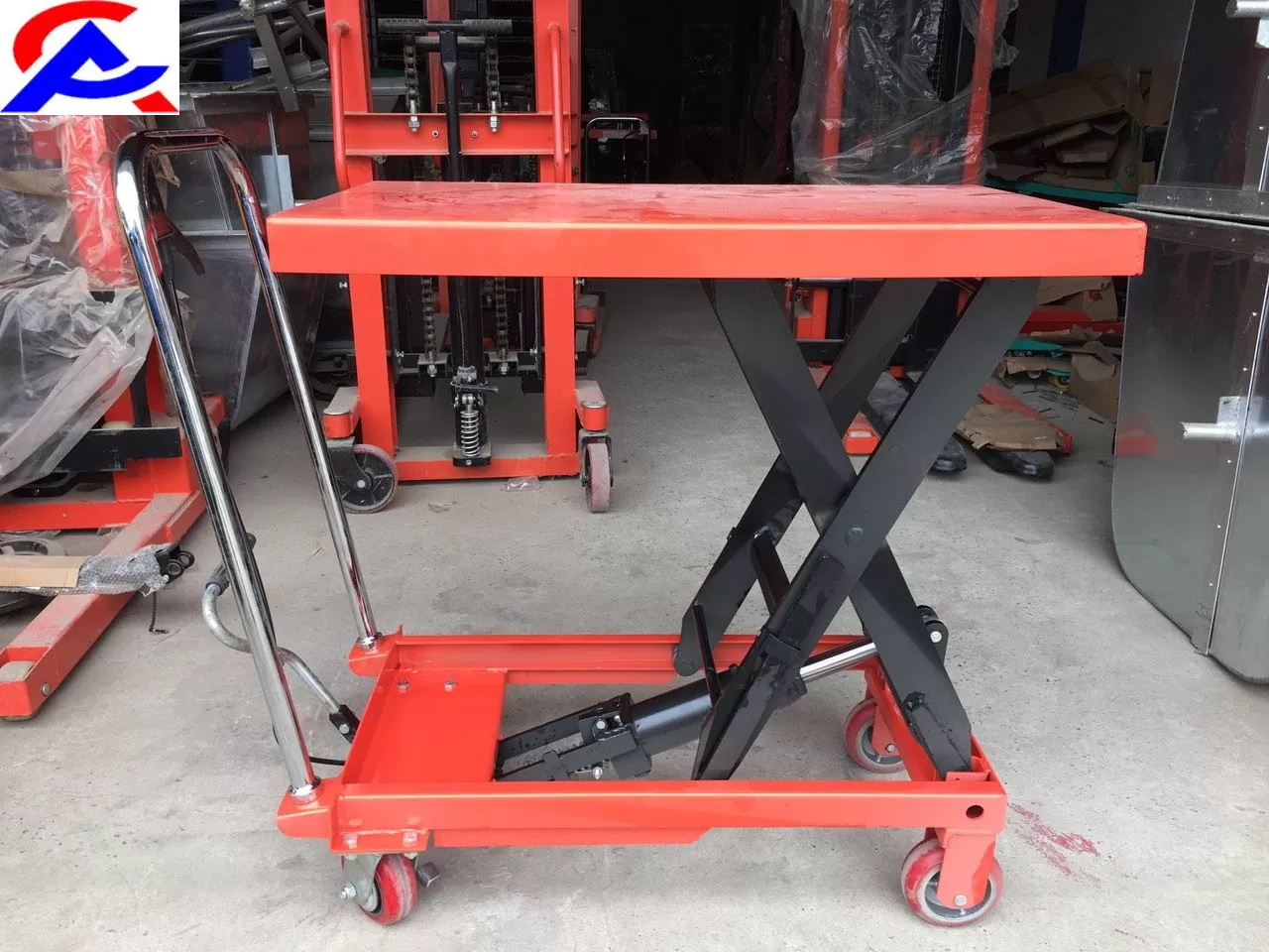 Sử dụng xe nâng chậu cảnh 500kg rất tiện dụng và tiết kiệm